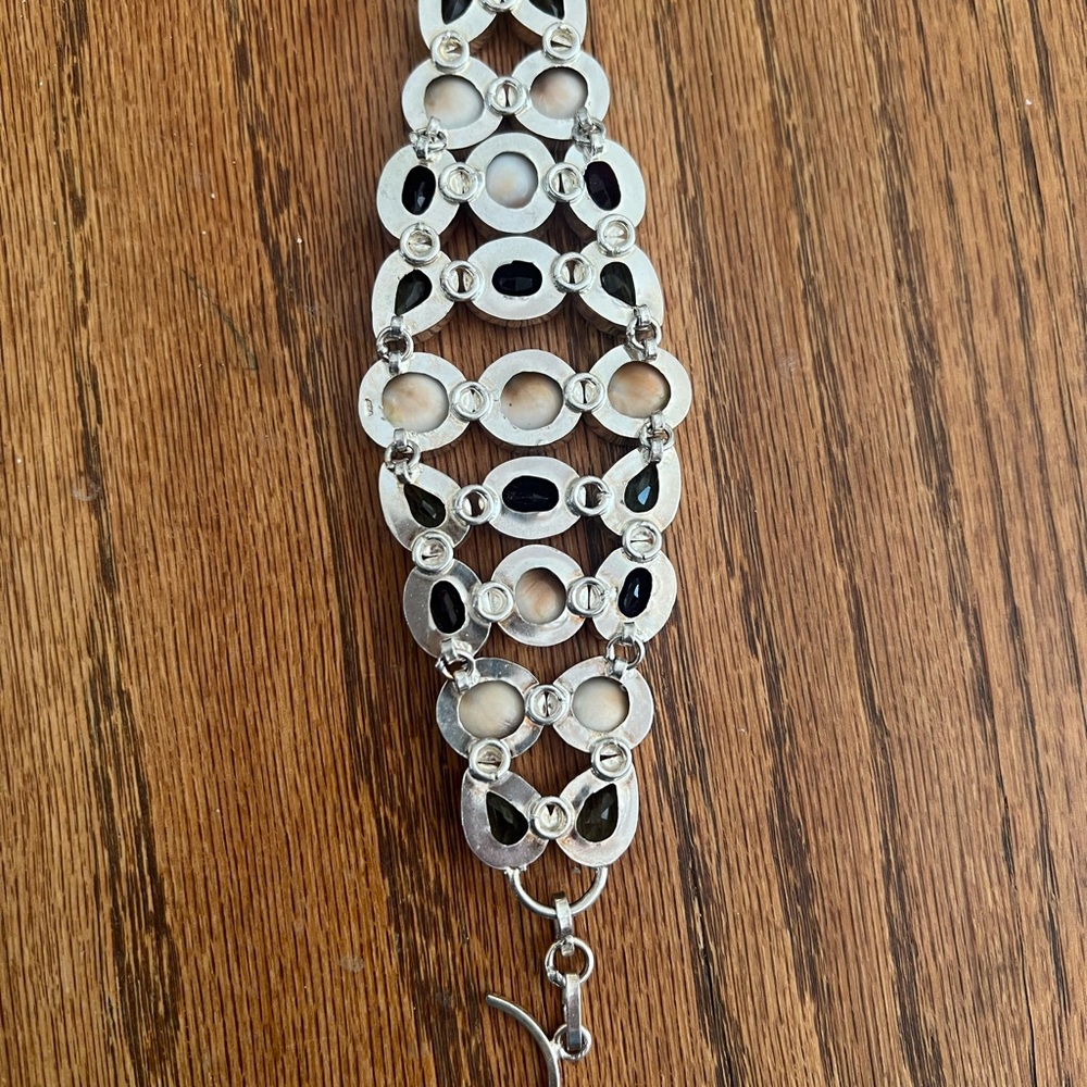 Sterling Silver Shiva Eye Shells, Garnet & Peridot Statement Bracelet - Picture 3 of 6